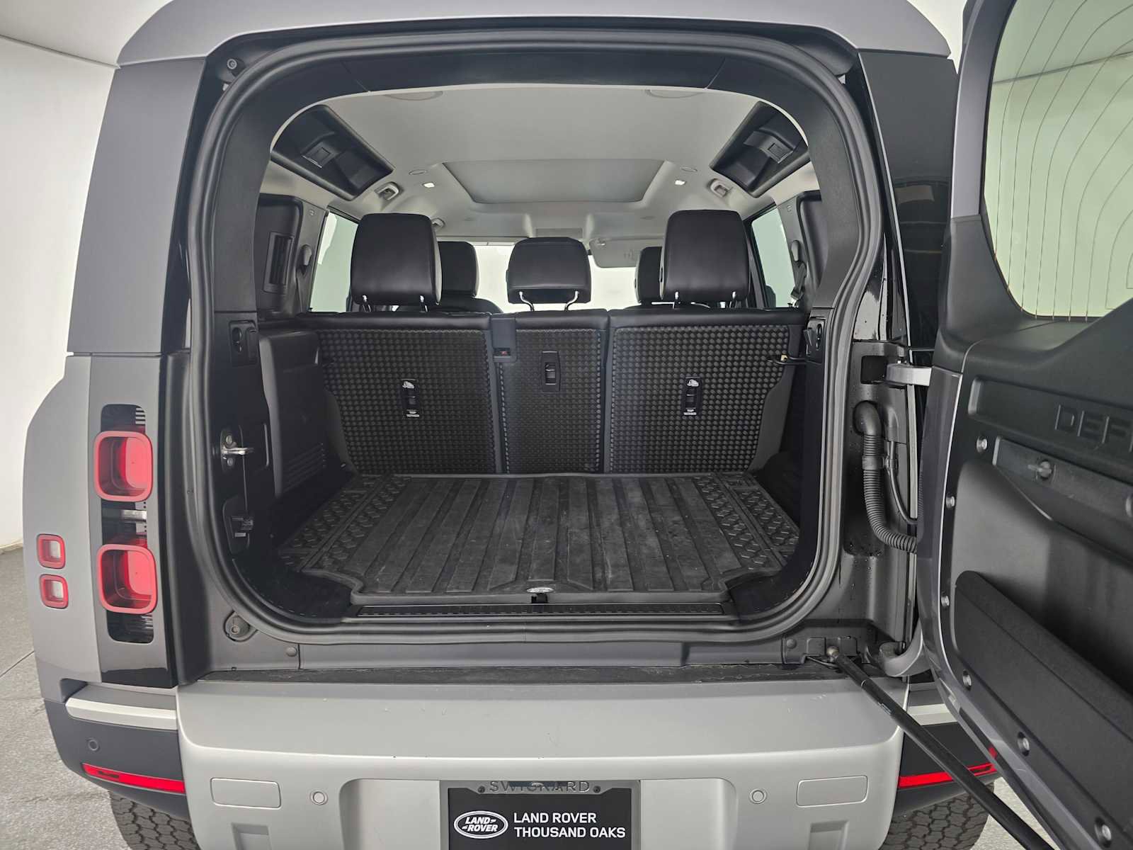 Used 2022 Land Rover Defender 110 SE image 13