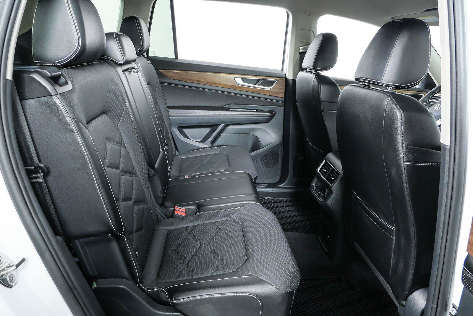 Used 2024 Volkswagen Atlas SE FWD image 20