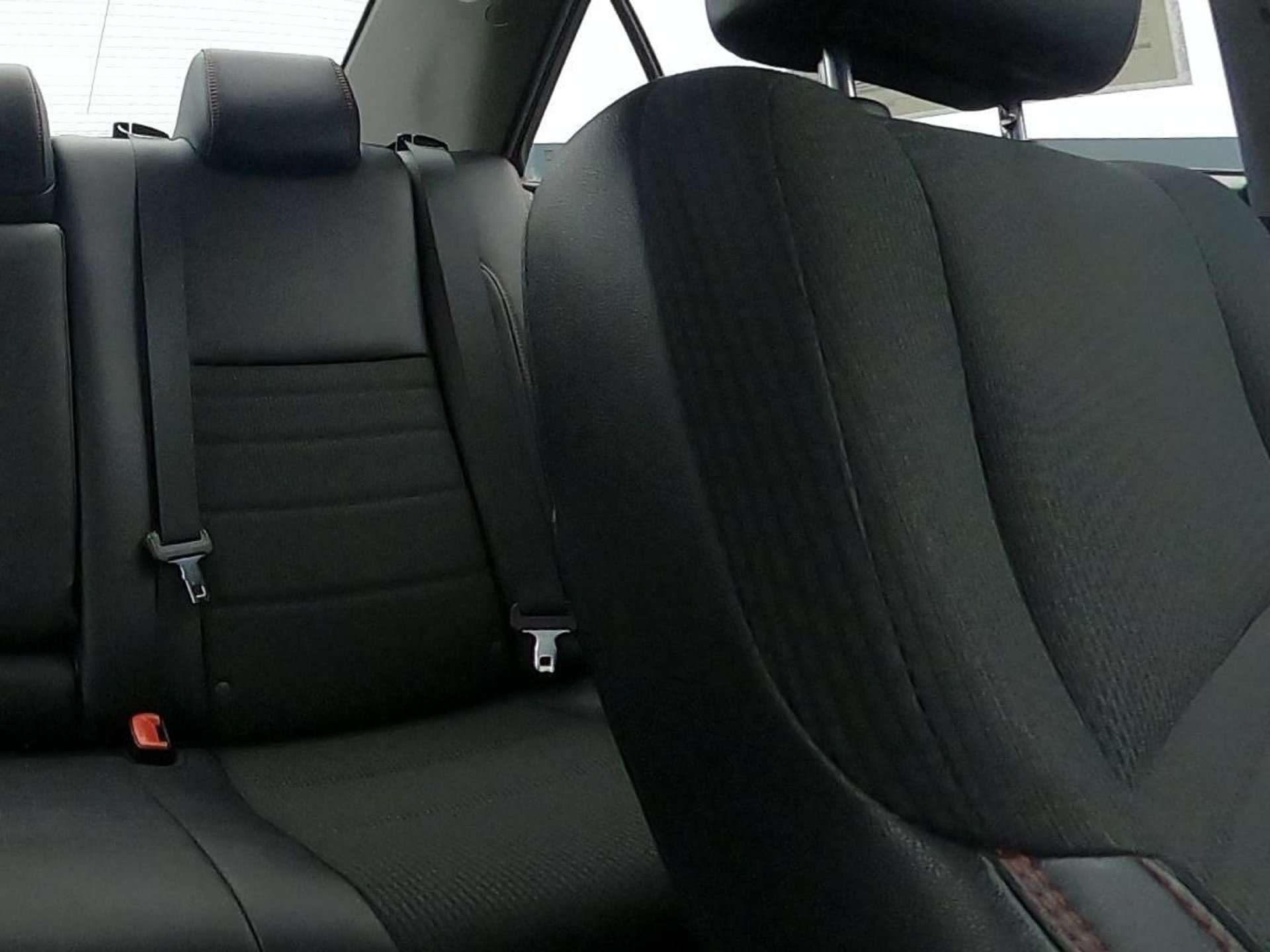 Used 2016 Toyota Camry SE w/ Moonroof Package FWD image 32