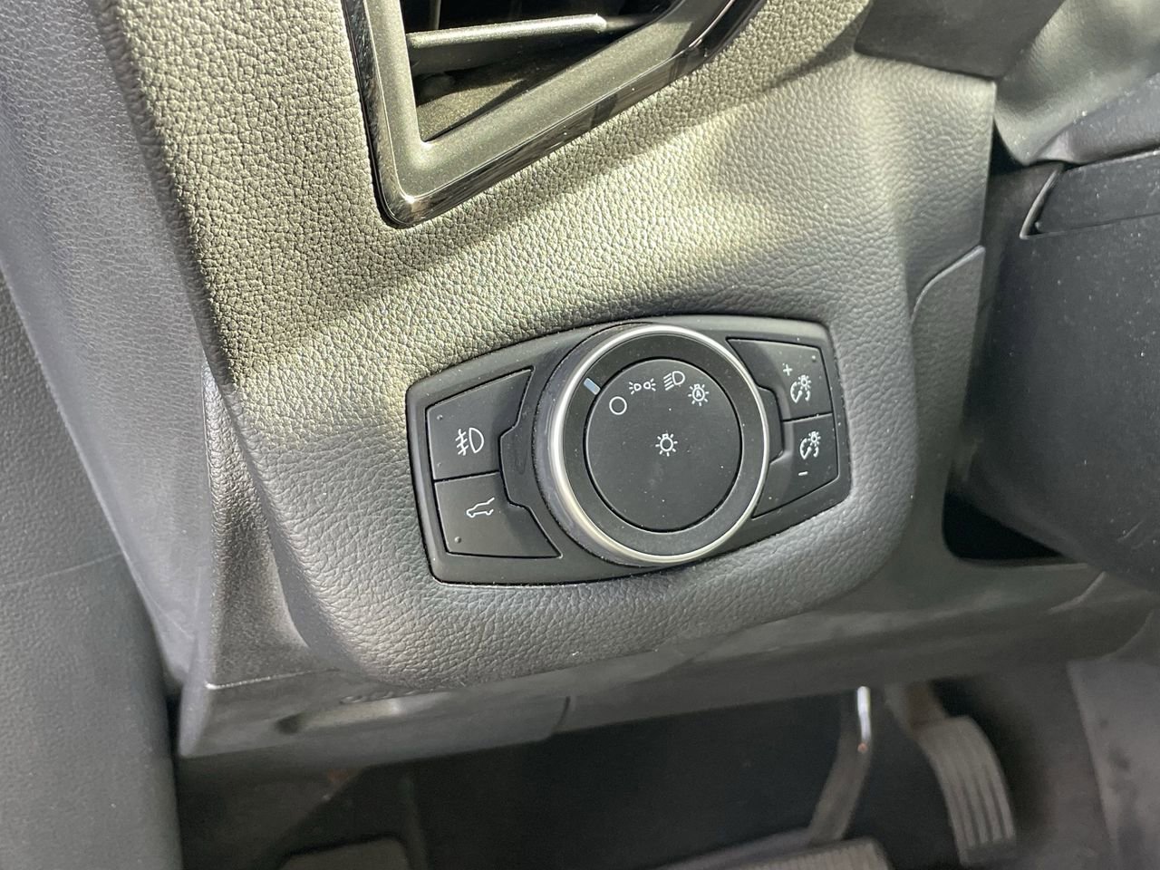 Used 2018 Ford Escape SEL AWD/4WD image 9
