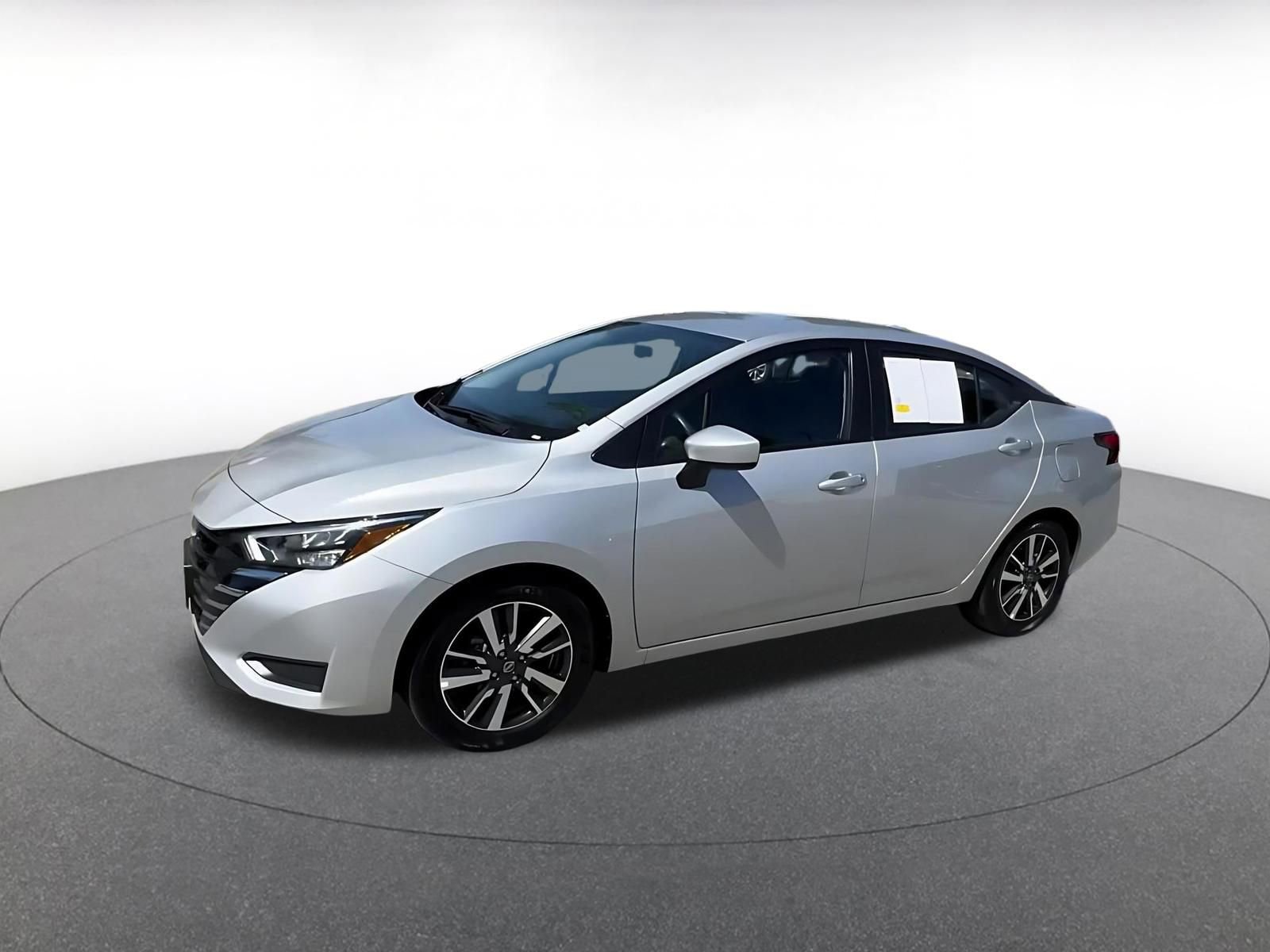 Used 2025 Nissan Versa SV image 8