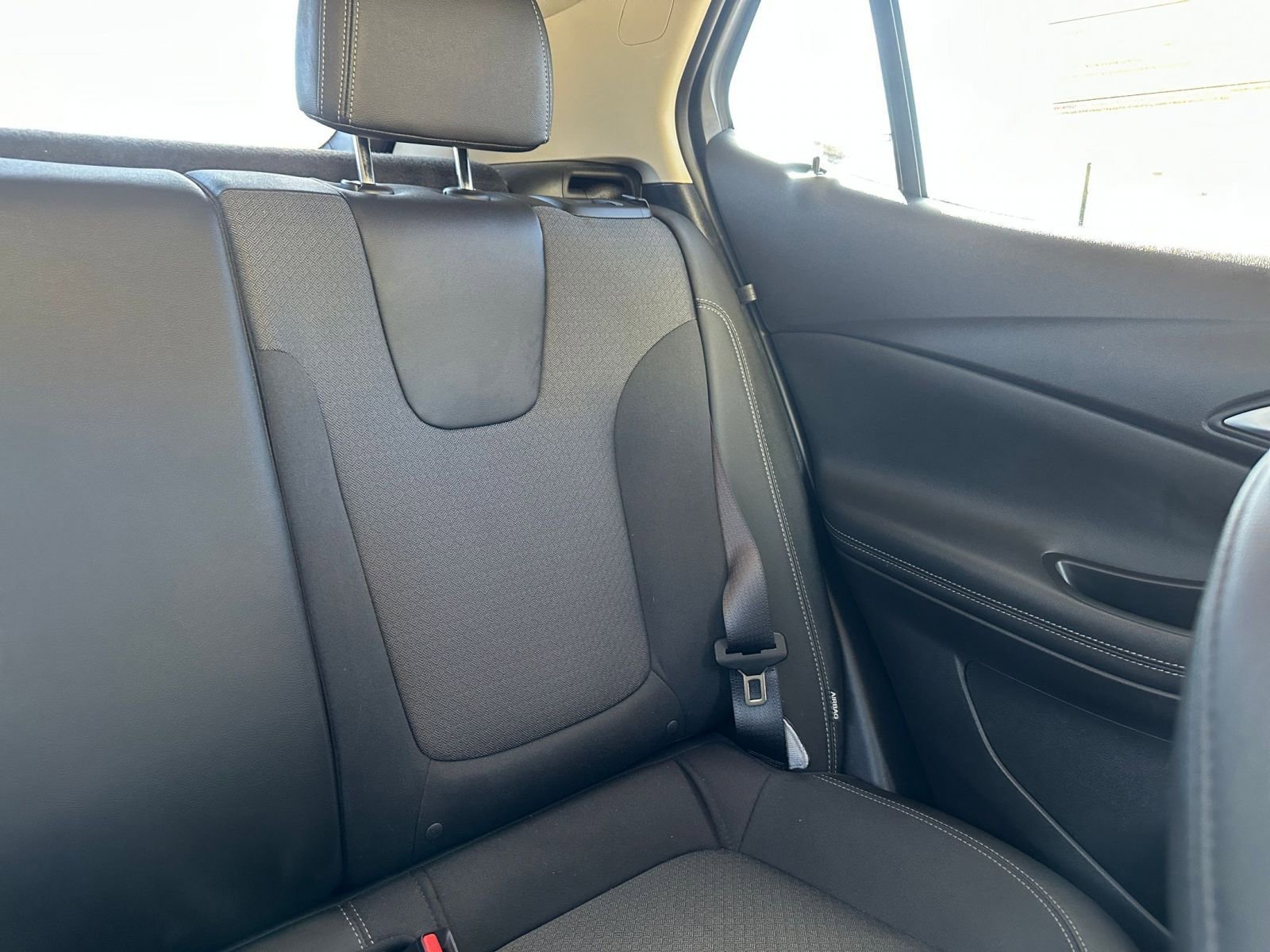 Used 2025 Buick Encore GX Preferred image 36