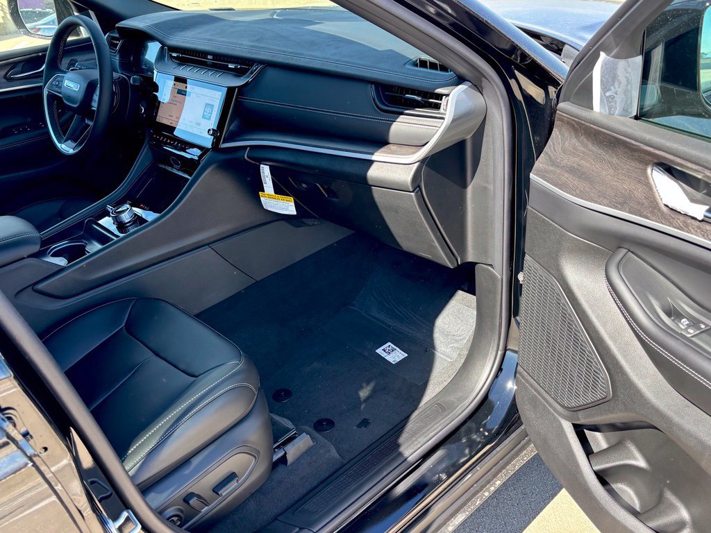 New 2027 Jeep Grand Cherokee Limited AWD/4WD image 25