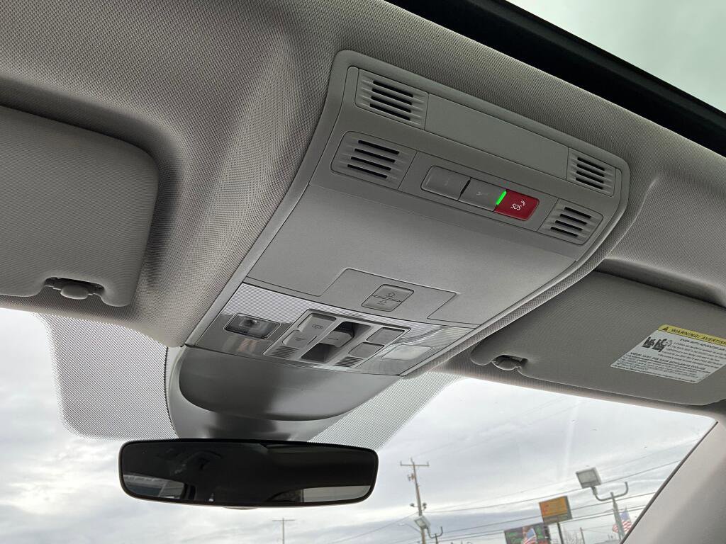 New 2026 Volkswagen Taos SEL image 17