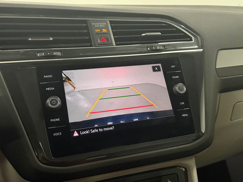 Used 2022 Volkswagen Tiguan SE w/ Panoramic Sunroof Package AWD/4WD image 19