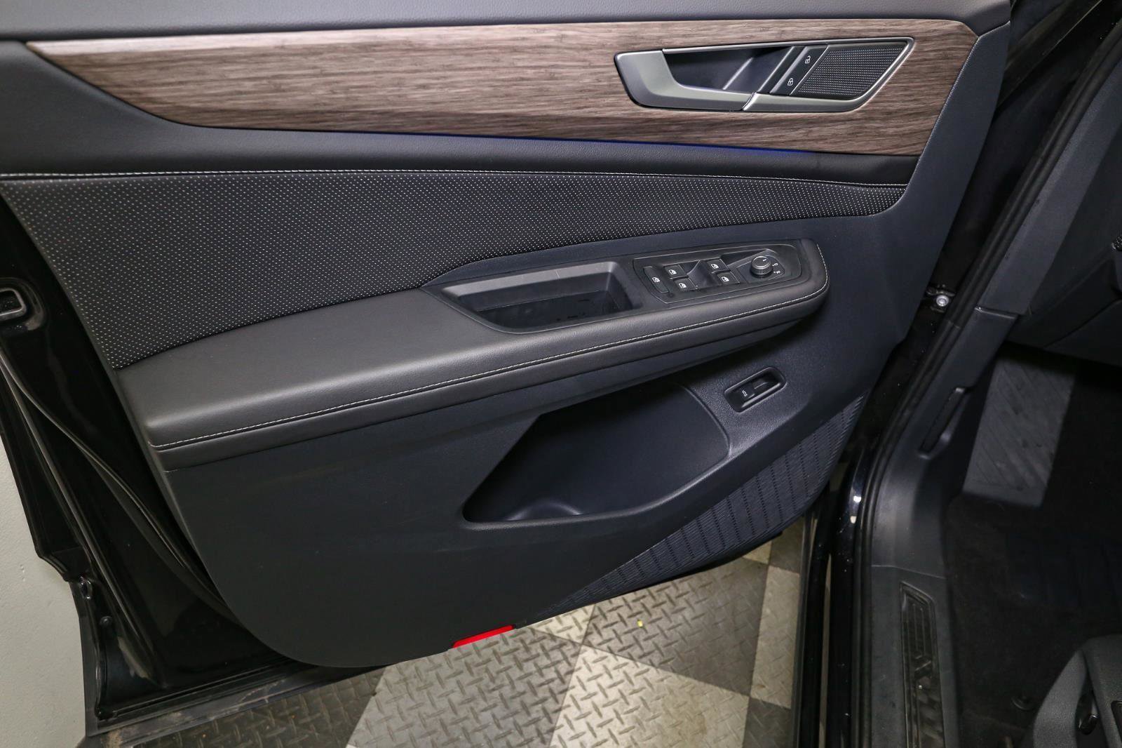 Certified 2025 Volkswagen Atlas SEL image 43