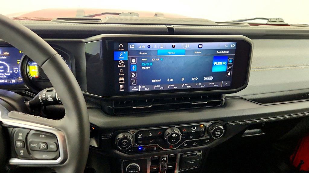 Used 2025 Jeep Wrangler Unlimited Sahara w/ Safety Group AWD/4WD image 16