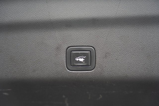 Used 2021 GMC Yukon Denali w/ Denali Premium Package image 15