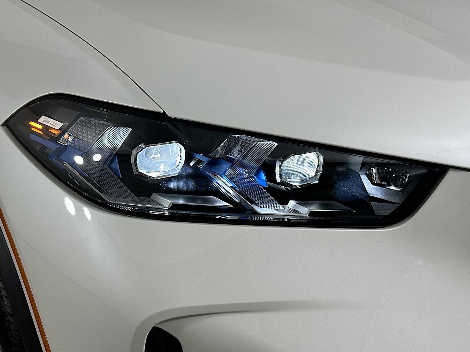 New 2026 BMW X5 xDrive50e w/ Premium Package AWD/4WD image 9