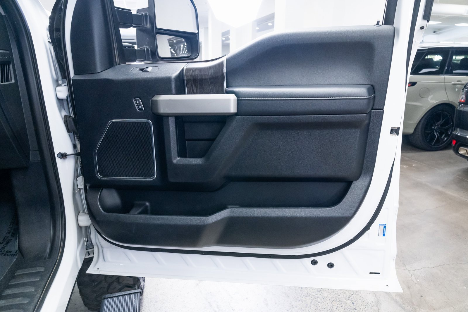 Used 2021 Ford F350 Lariat image 24