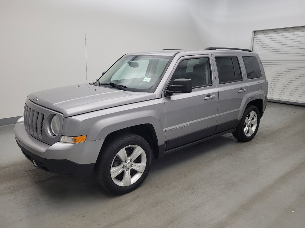 Used 2016 Jeep Patriot Latitude FWD image 2