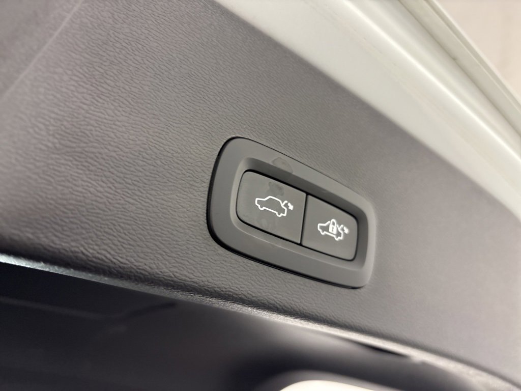 Used 2019 Volvo XC40 T5 R-Design image 37