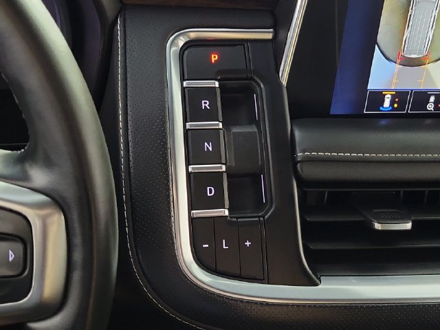 Used 2024 Chevrolet Tahoe Premier AWD/4WD image 32