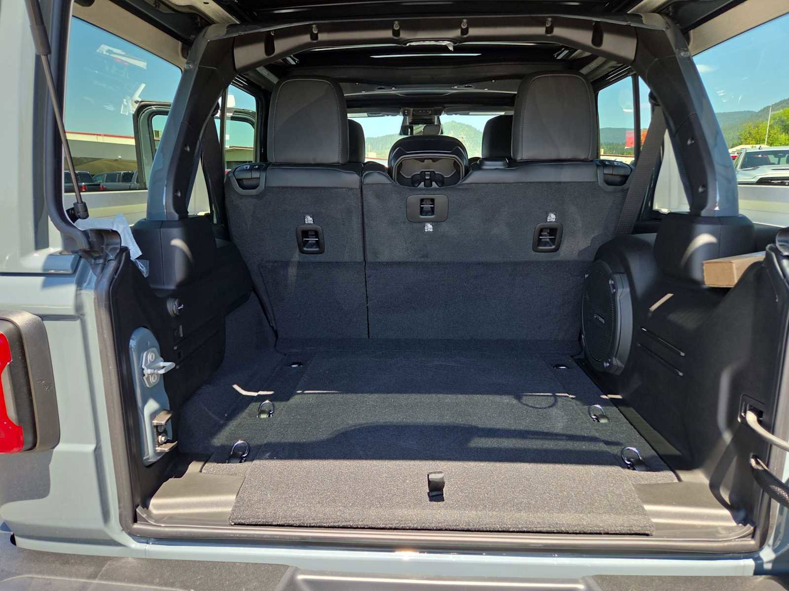 New 2026 Jeep Wrangler Unlimited Rubicon AWD/4WD image 27