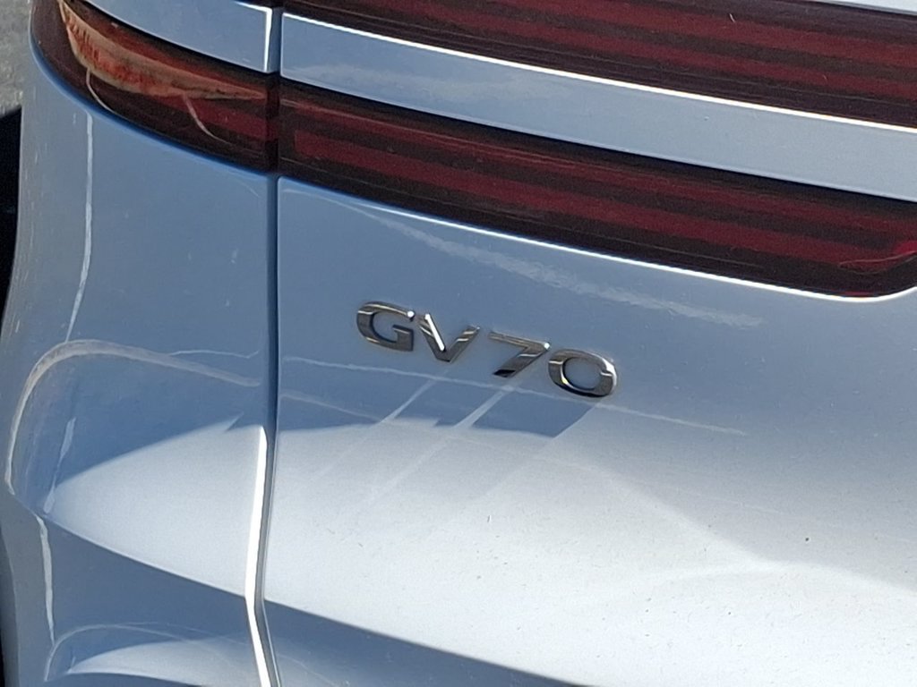 Used 2023 Genesis GV70 2.5T w/ Advanced Package AWD/4WD image 24