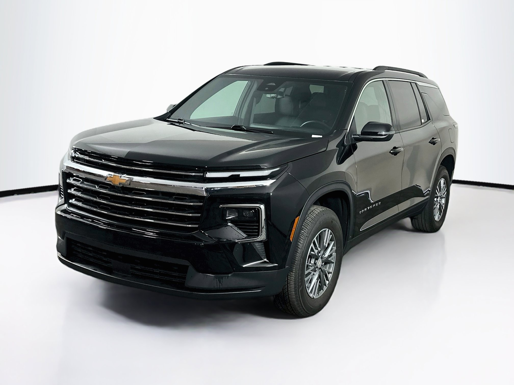 Used 2026 Chevrolet Traverse LT FWD image 3