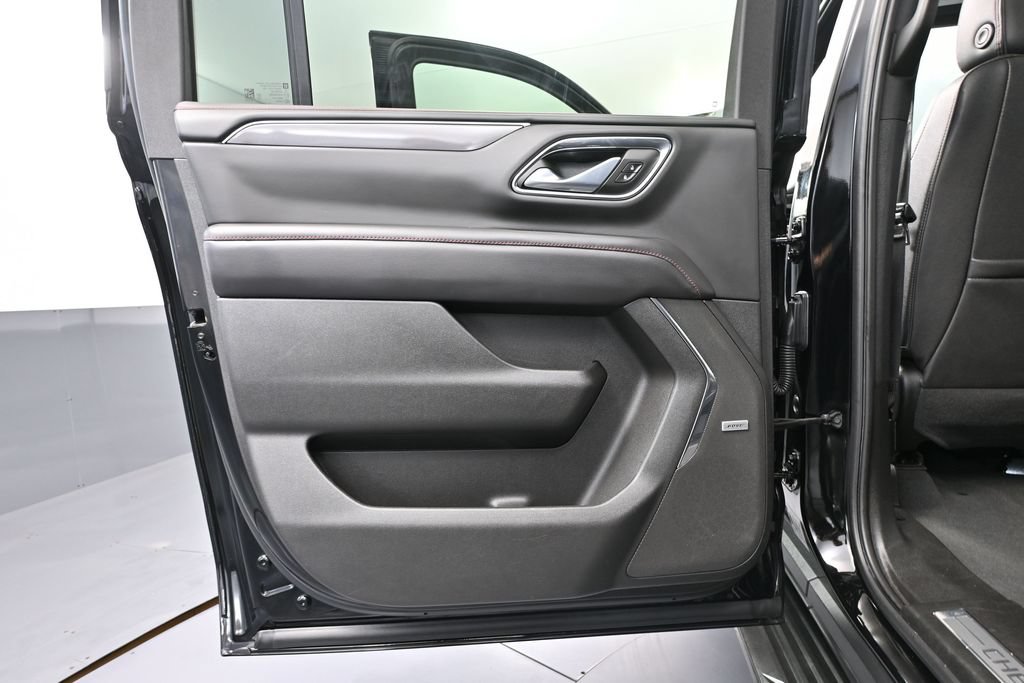 Used 2023 Chevrolet Suburban RST AWD/4WD image 40