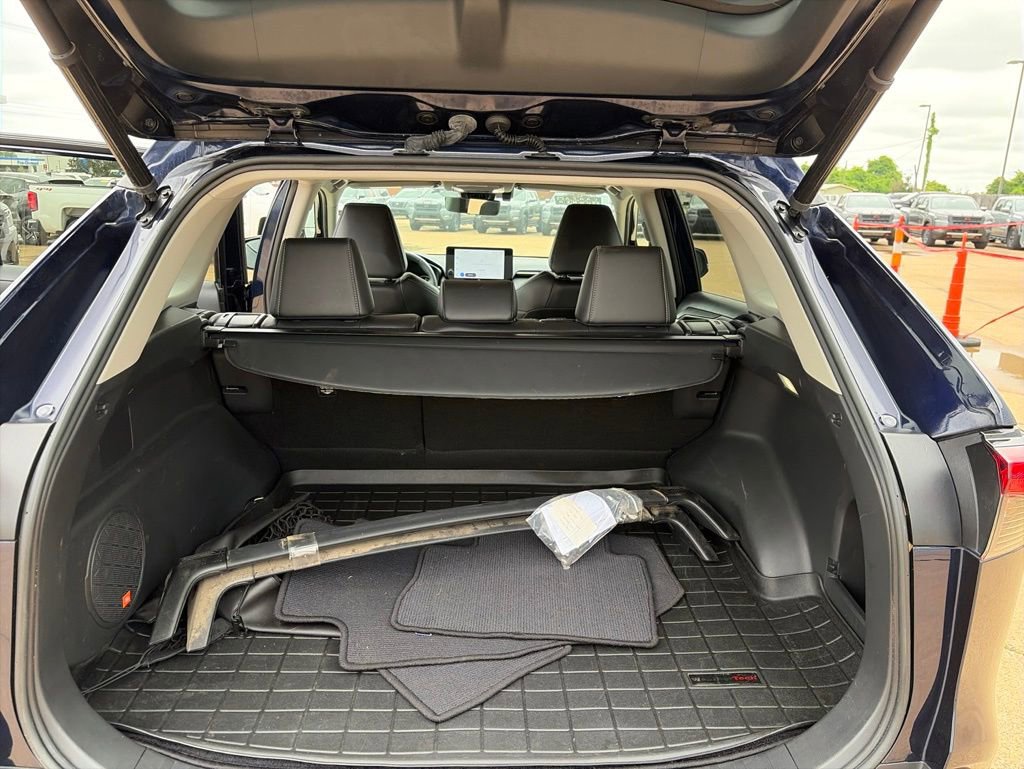 Used 2023 Toyota RAV4 XLE Premium FWD image 9