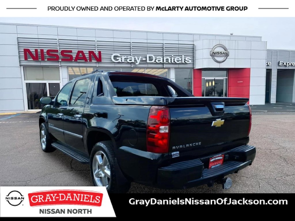 Used 2013 Chevrolet Avalanche LTZ AWD/4WD image 5