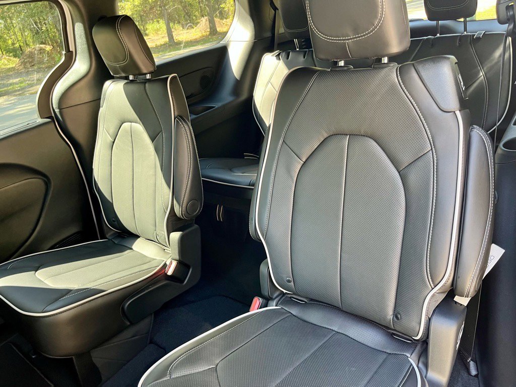 New 2026 Chrysler Pacifica Limited image 25