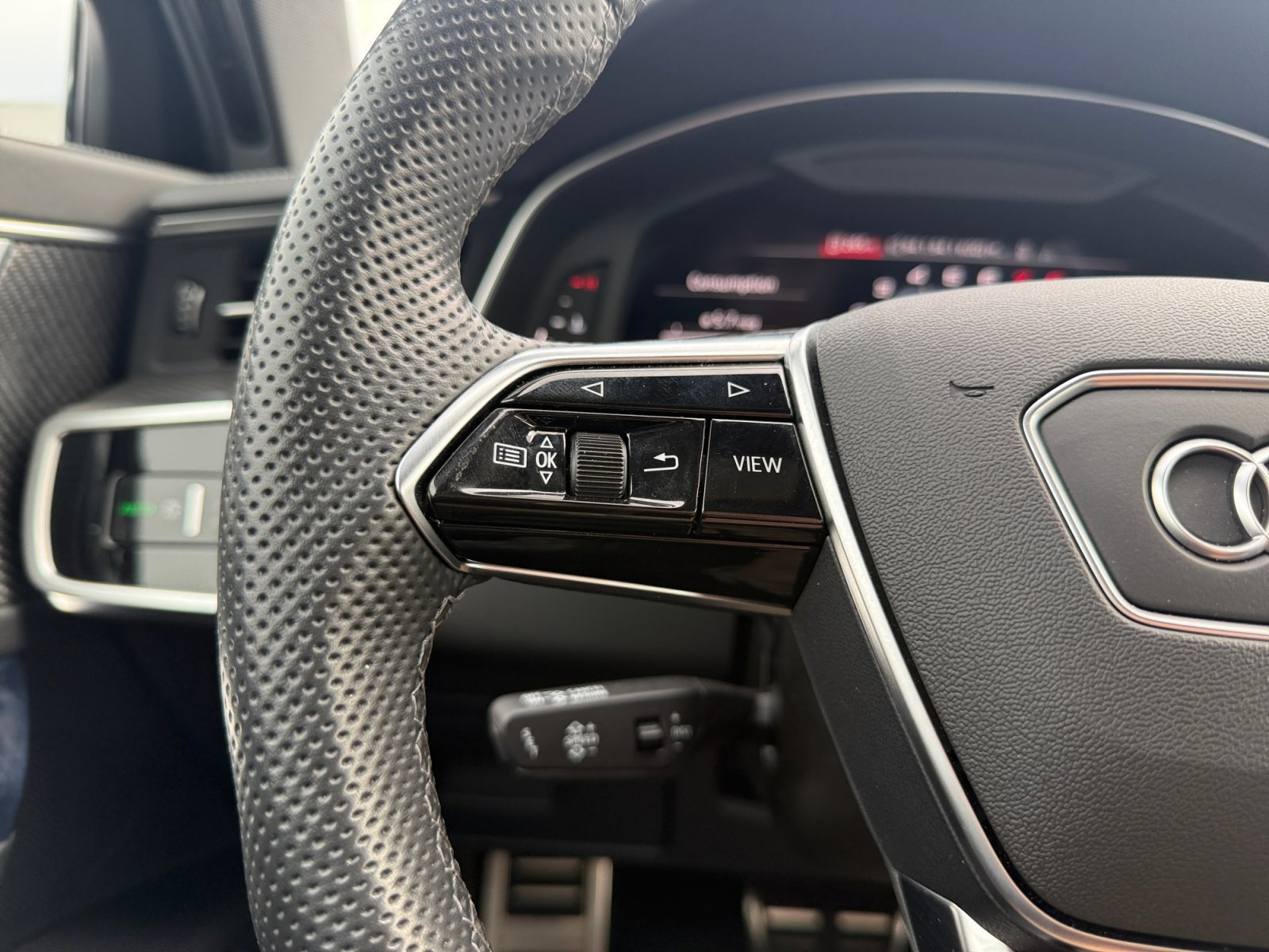 Used 2021 Audi S6 Prestige w/ Prestige Package image 32