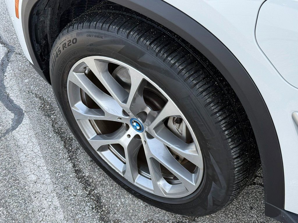 Used 2025 BMW X5 xDrive50e image 10