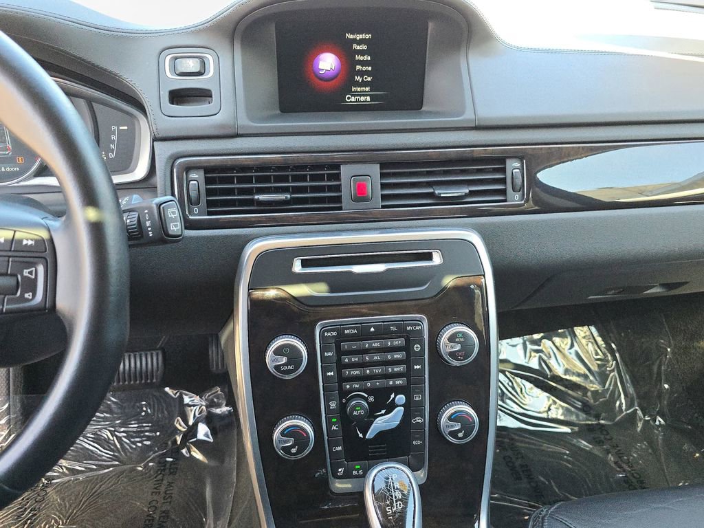 Used 2016 Volvo XC70 T5 Premier w/ Proximity Package image 26