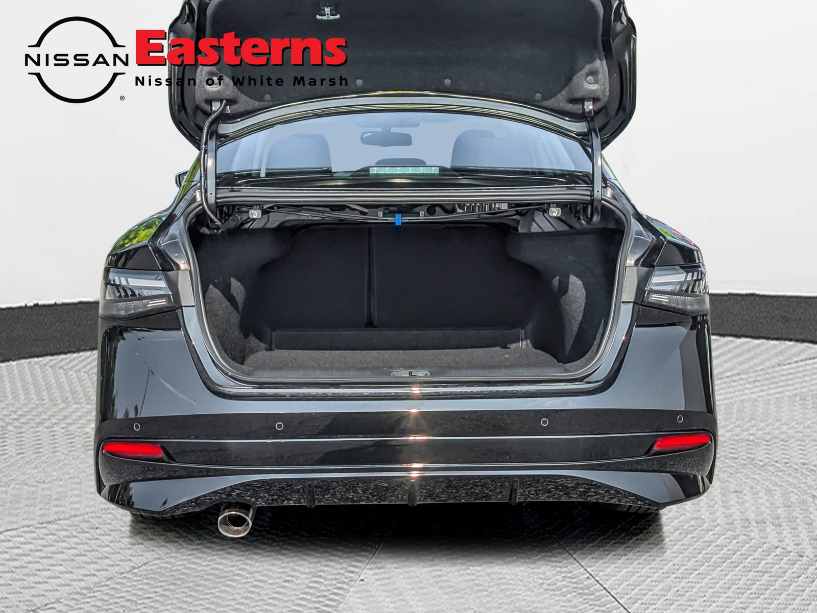New 2026 Nissan Sentra SR w/ SR Premium Package FWD image 10