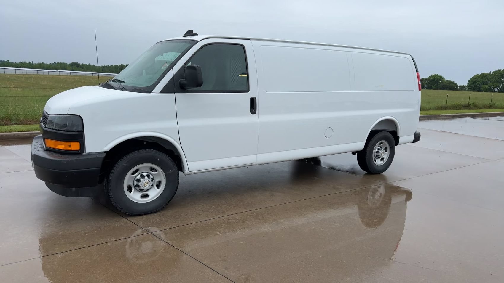 New 2026 Chevrolet Express 2500 Extended w/ Driver Convenience Package RWD image 4