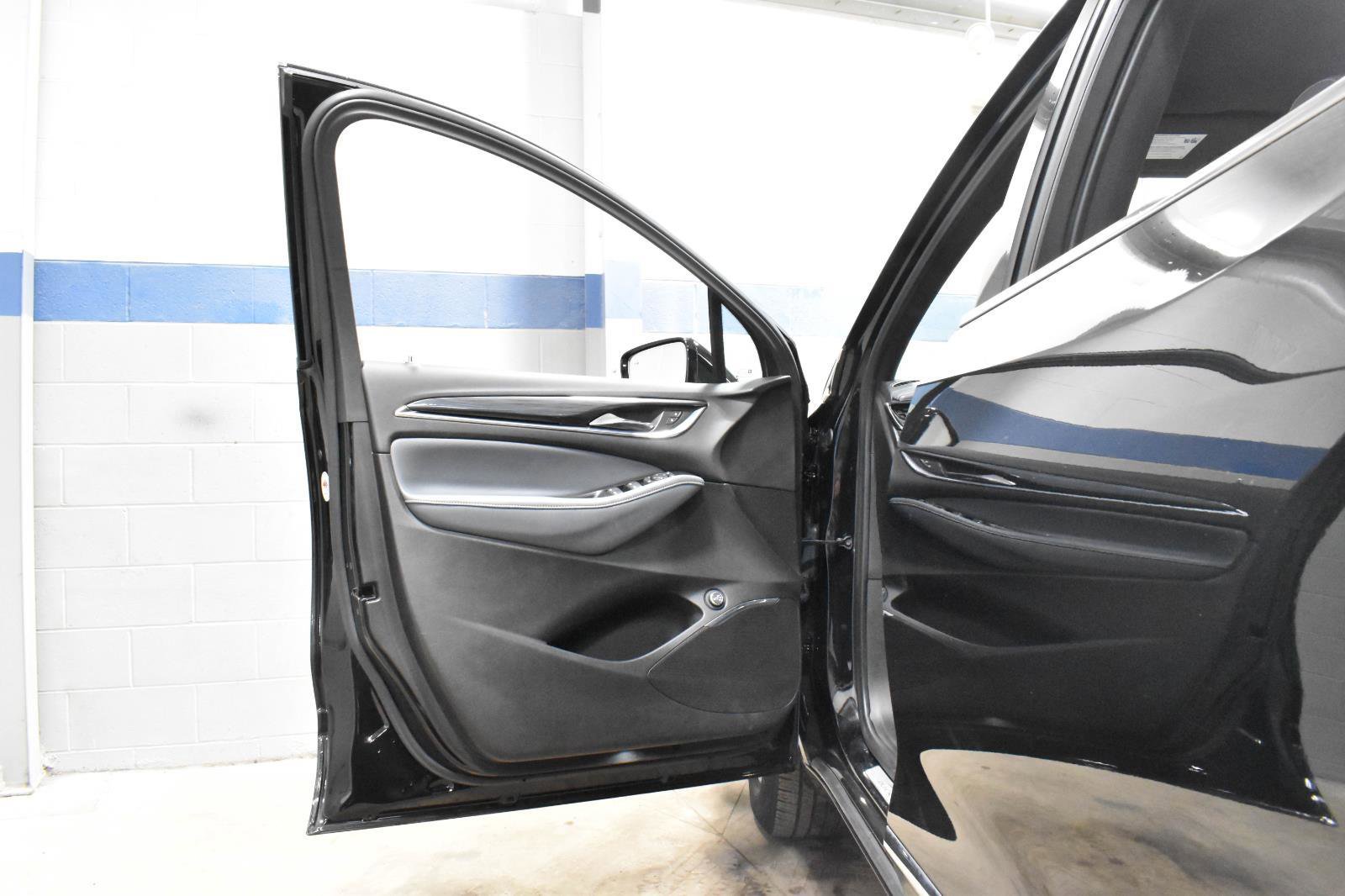 Used 2023 Buick Enclave Essence image 22