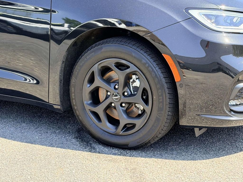 Used 2023 Chrysler Pacifica Touring-L w/ S Appearance Package FWD image 7