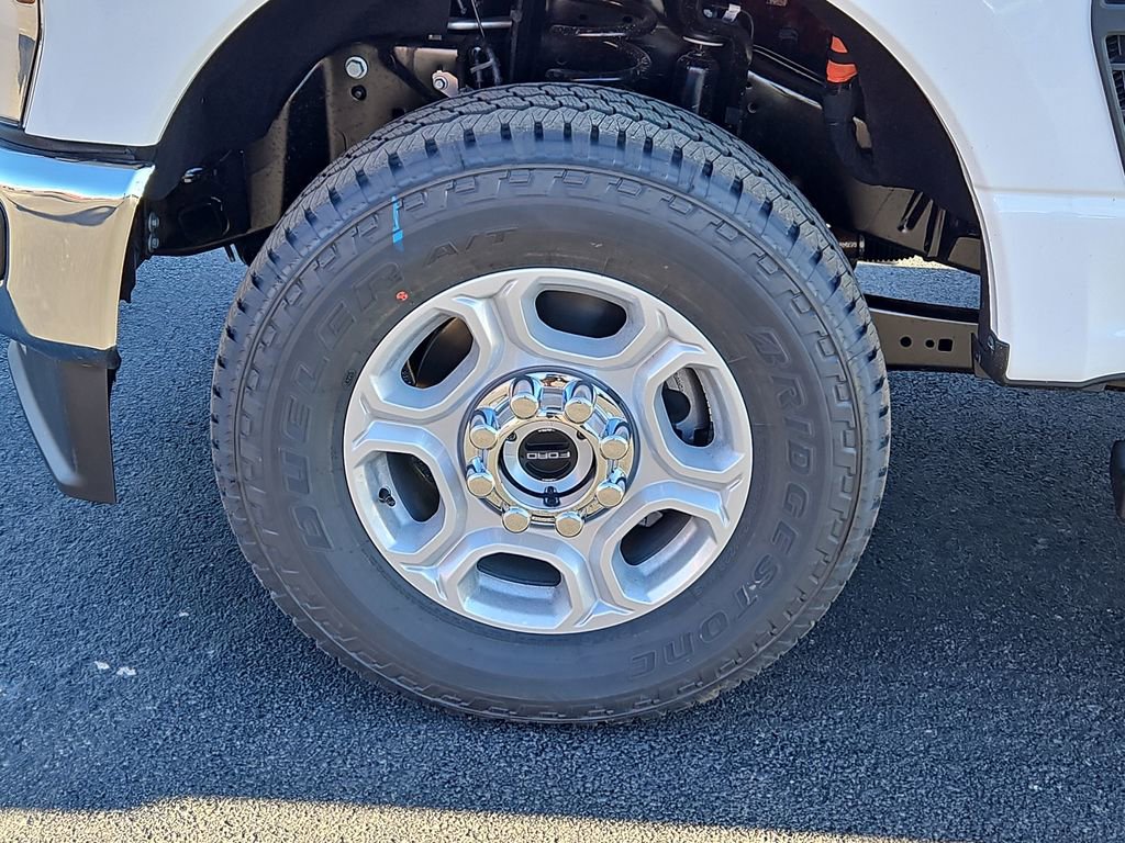 New 2026 Ford F250 XLT w/ FX4 Off-Road Package image 17