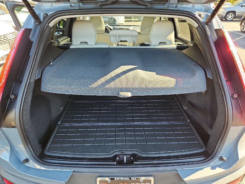 Used 2021 Volvo XC40 T5 Momentum w/ Premium Package AWD/4WD image 28