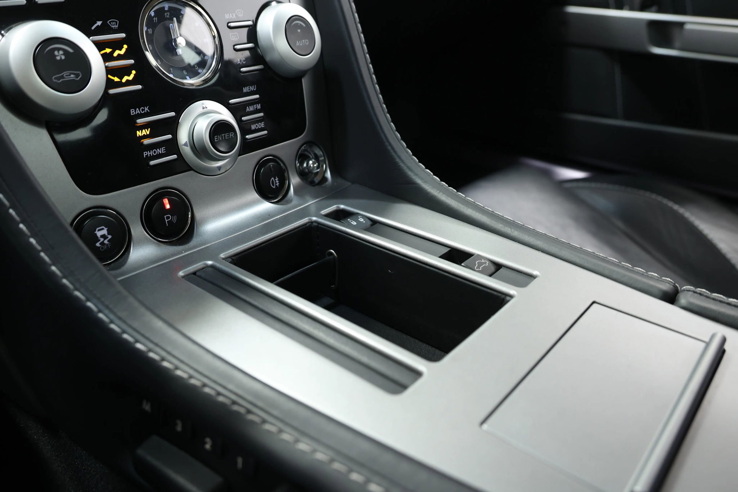 Used 2011 Aston Martin V8 Vantage Coupe image 31