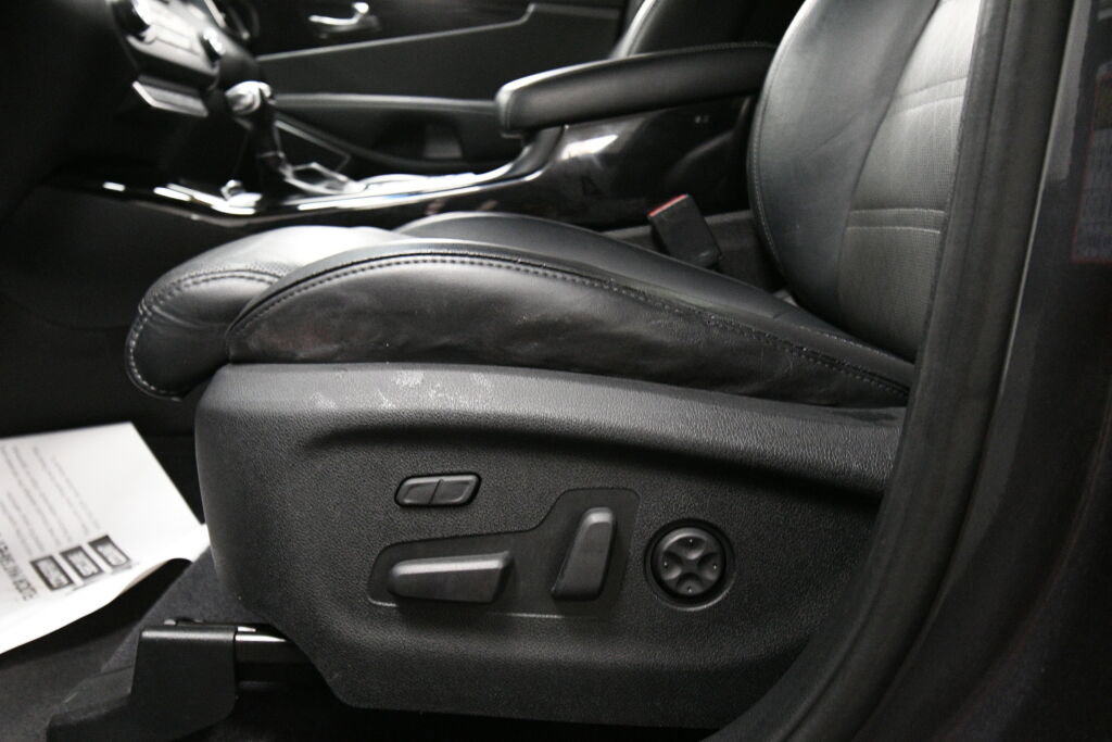 Used 2017 Kia Sorento SX image 11