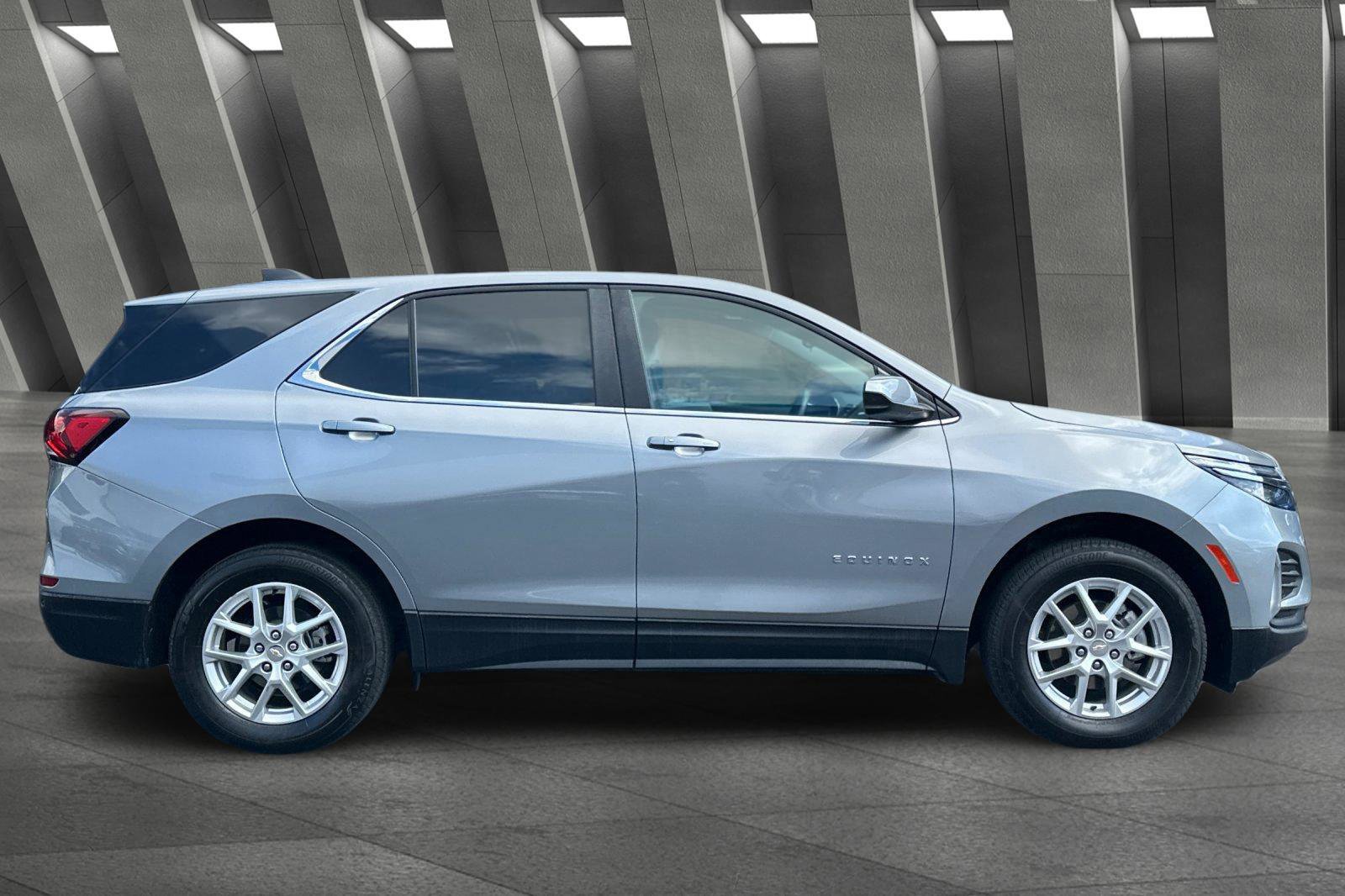 Used 2024 Chevrolet Equinox LT image 3