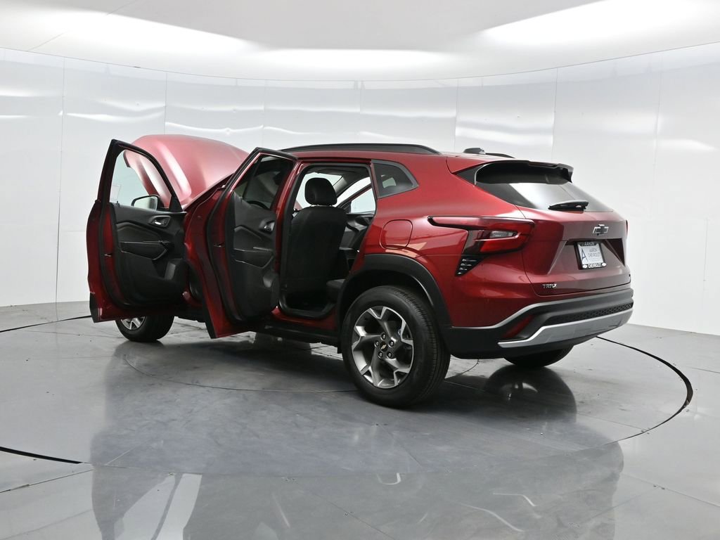 Used 2025 Chevrolet Trax LT w/ LT Convenience Package image 45