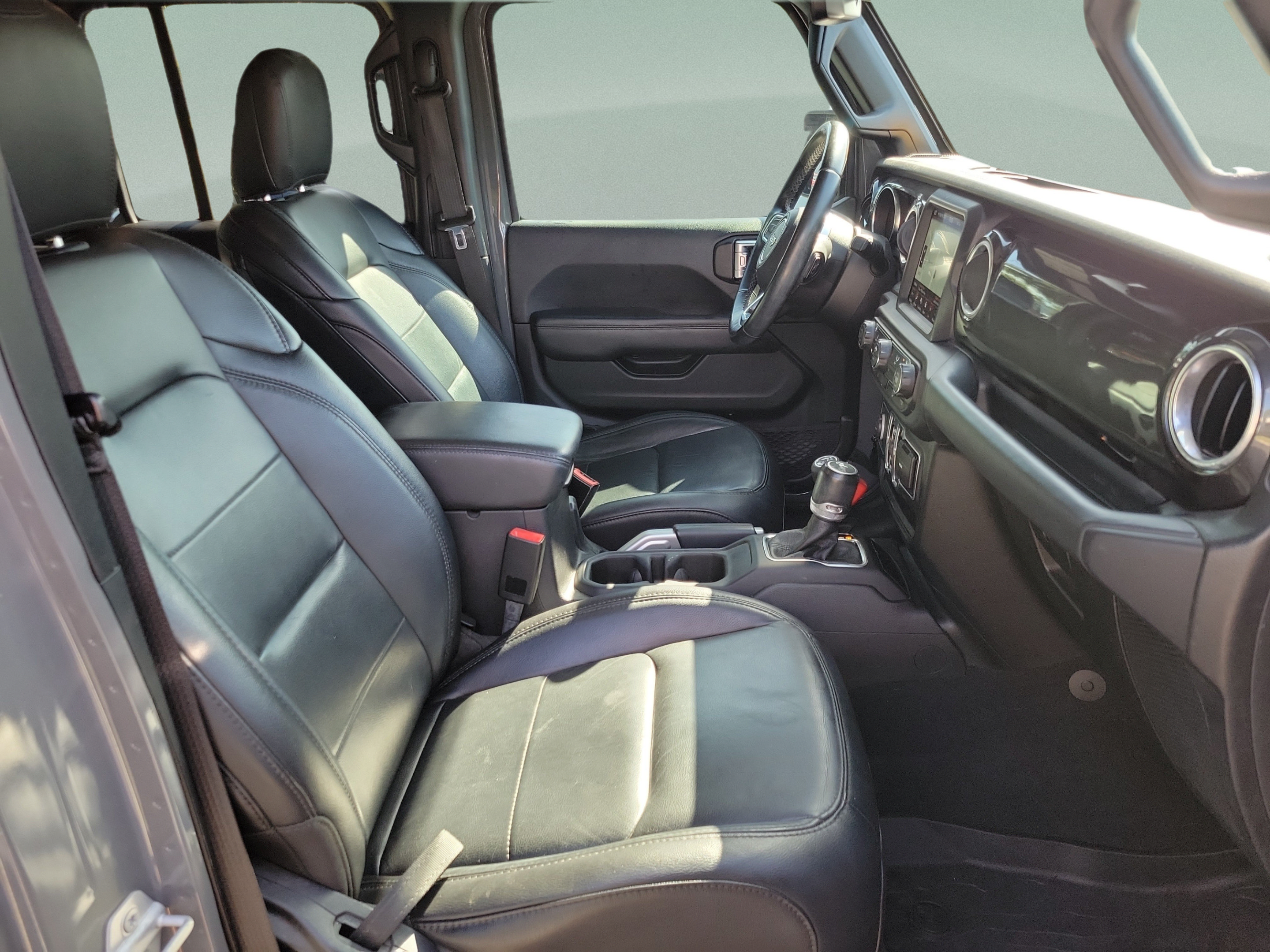 Used 2020 Jeep Wrangler Unlimited Sahara AWD/4WD image 29