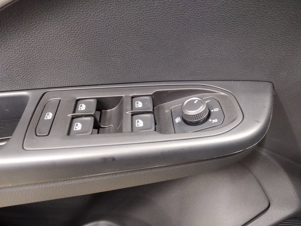 Certified 2025 Volkswagen Taos S image 18