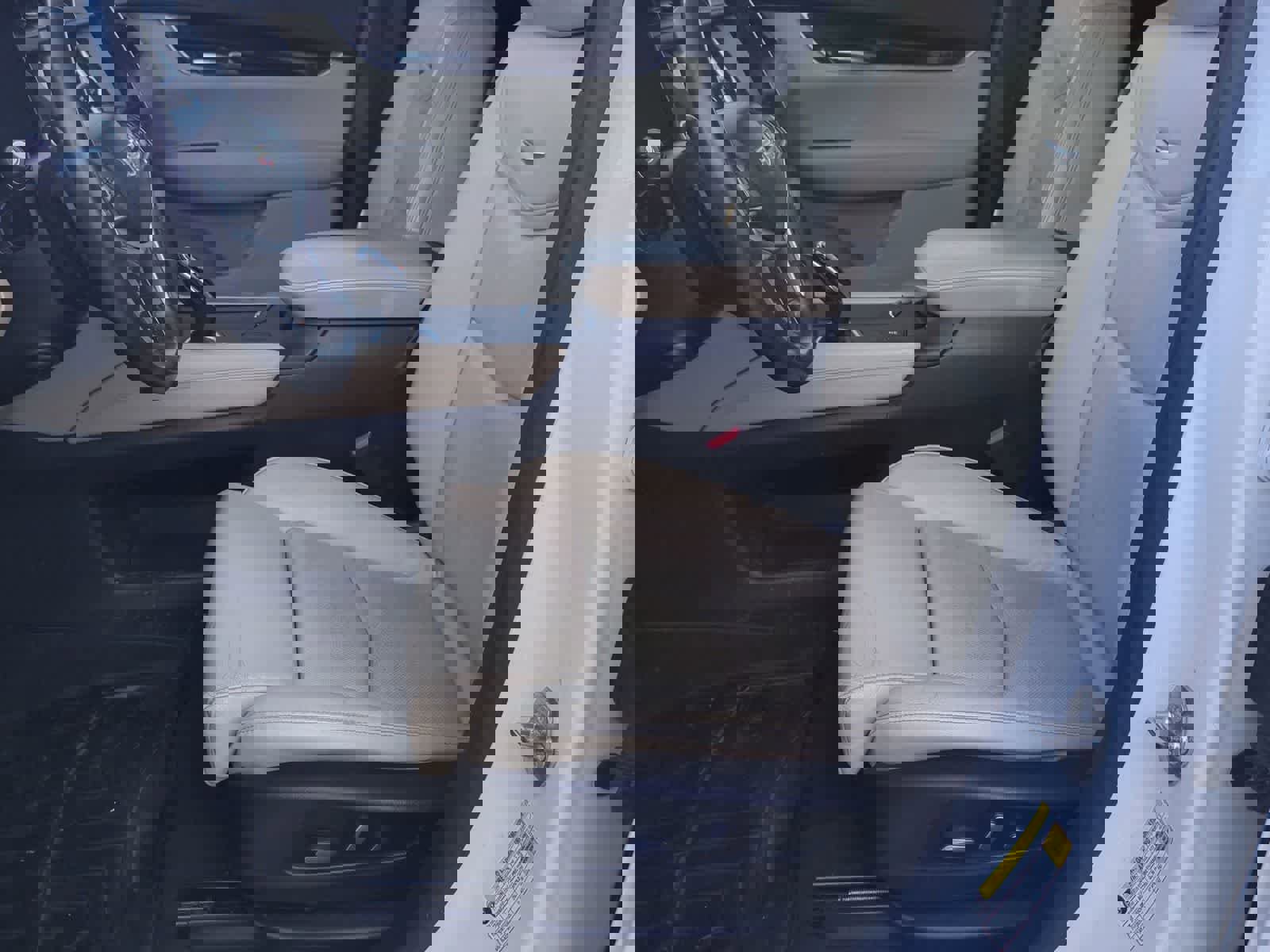 Used 2017 Cadillac XT5 Luxury w/ Driver Awareness Package image 15