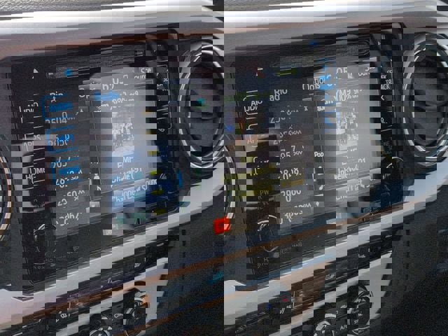 Used 2017 Toyota Tacoma Limited w/ Tow Package image 18