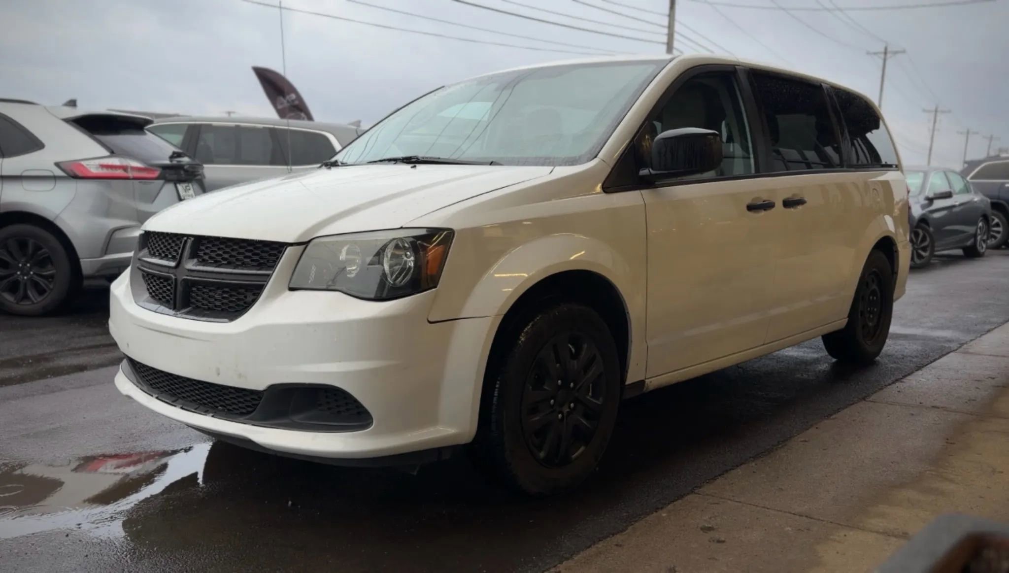 Used 2019 Dodge Grand Caravan SE w/ UConnect Hands-Free Group image 6