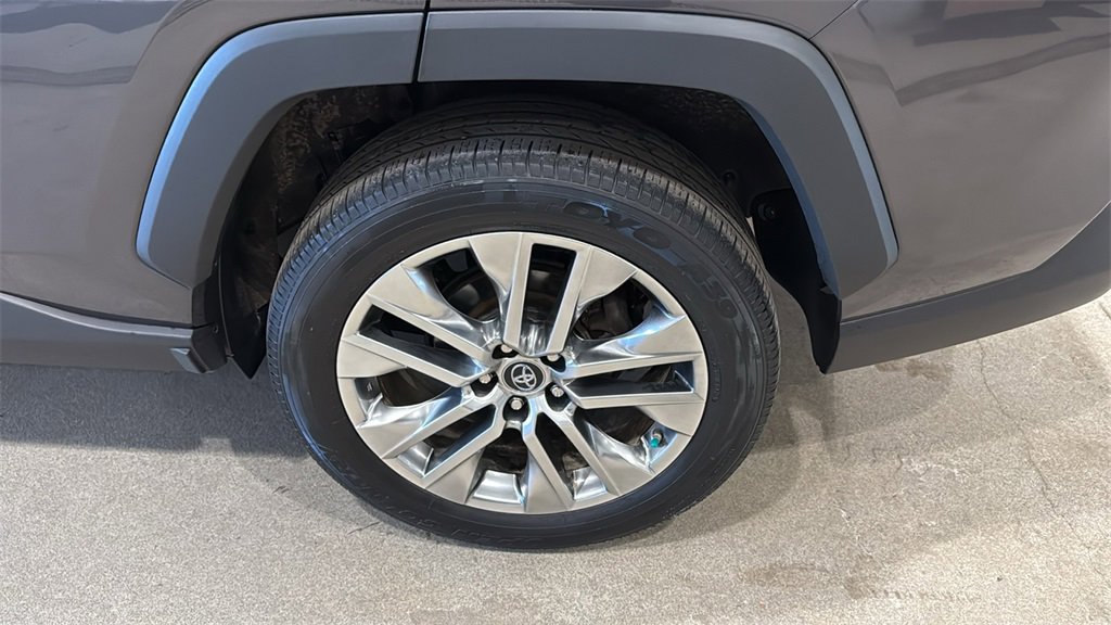 Used 2019 Toyota RAV4 XLE Premium image 10