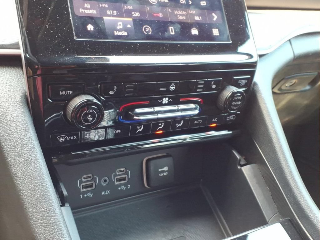Used 2025 Jeep Grand Cherokee Altitude AWD/4WD image 6