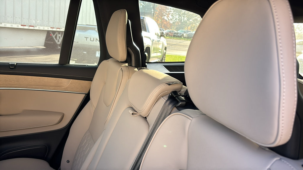 New 2027 Volvo XC90 B6 Plus AWD/4WD image 11