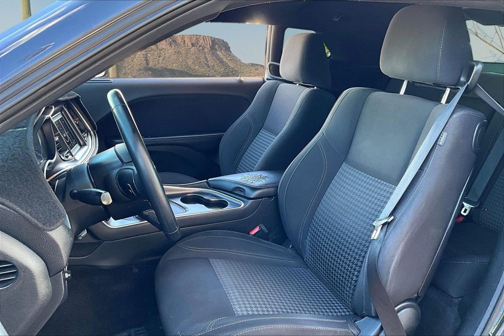 Used 2018 Dodge Challenger SXT w/ Driver Convenience Group RWD image 25