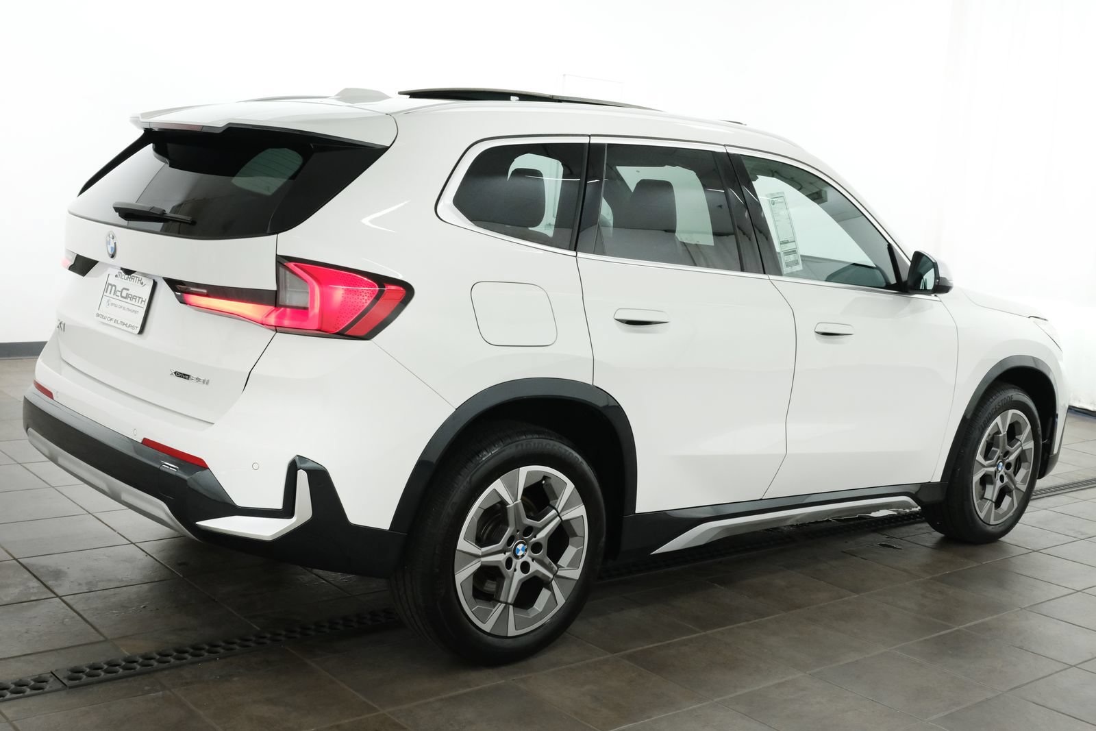 Used 2023 BMW X1 xDrive28i w/ Premium Package AWD/4WD image 5