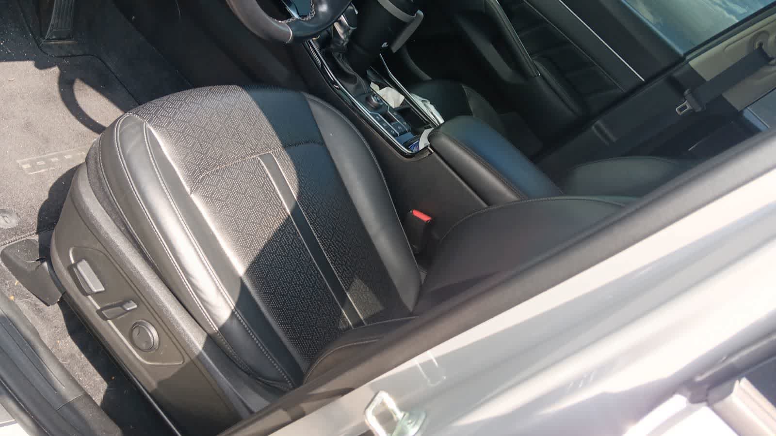 Certified 2023 Kia Sorento SX FWD image 7