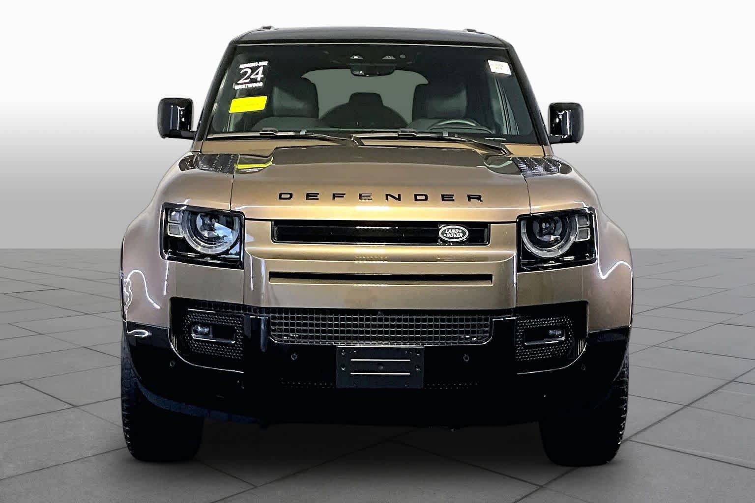 Used 2024 Land Rover Defender 110 X-Dynamic SE AWD/4WD image 4