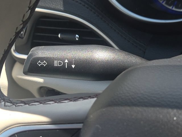 Used 2018 Chrysler Pacifica Limited w/ Advanced Safetytec Group FWD image 37